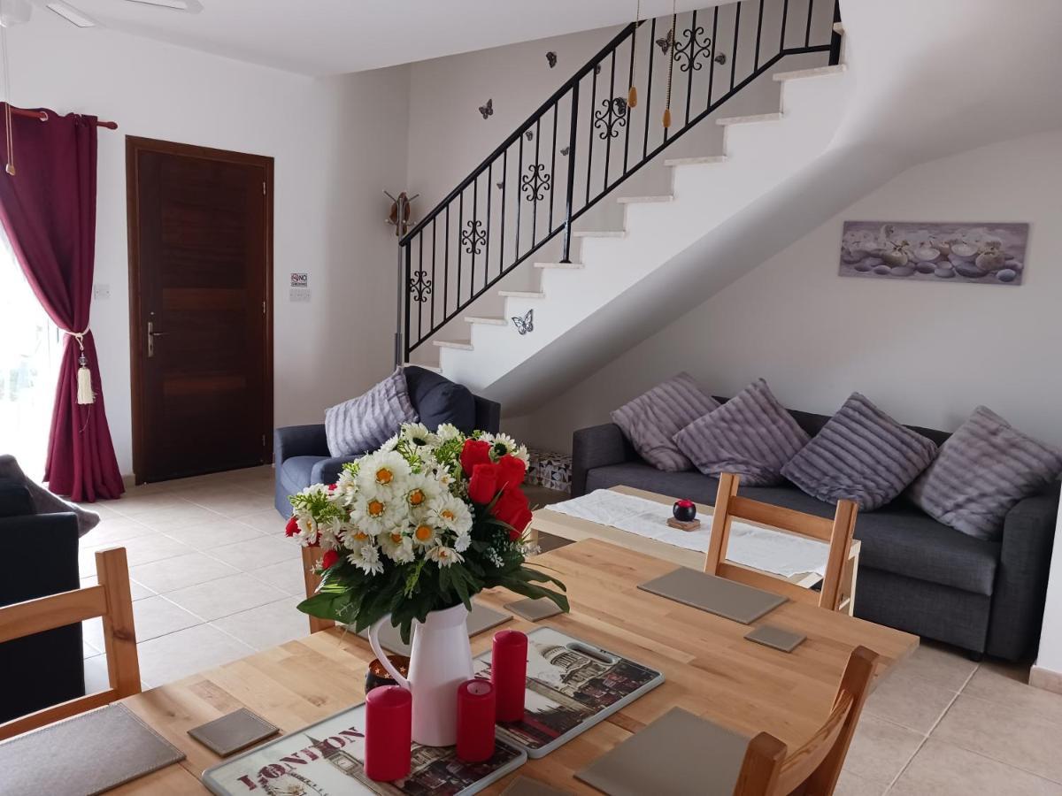 Вілла Beautiful 2-Bed House In Мандрія Екстер'єр фото